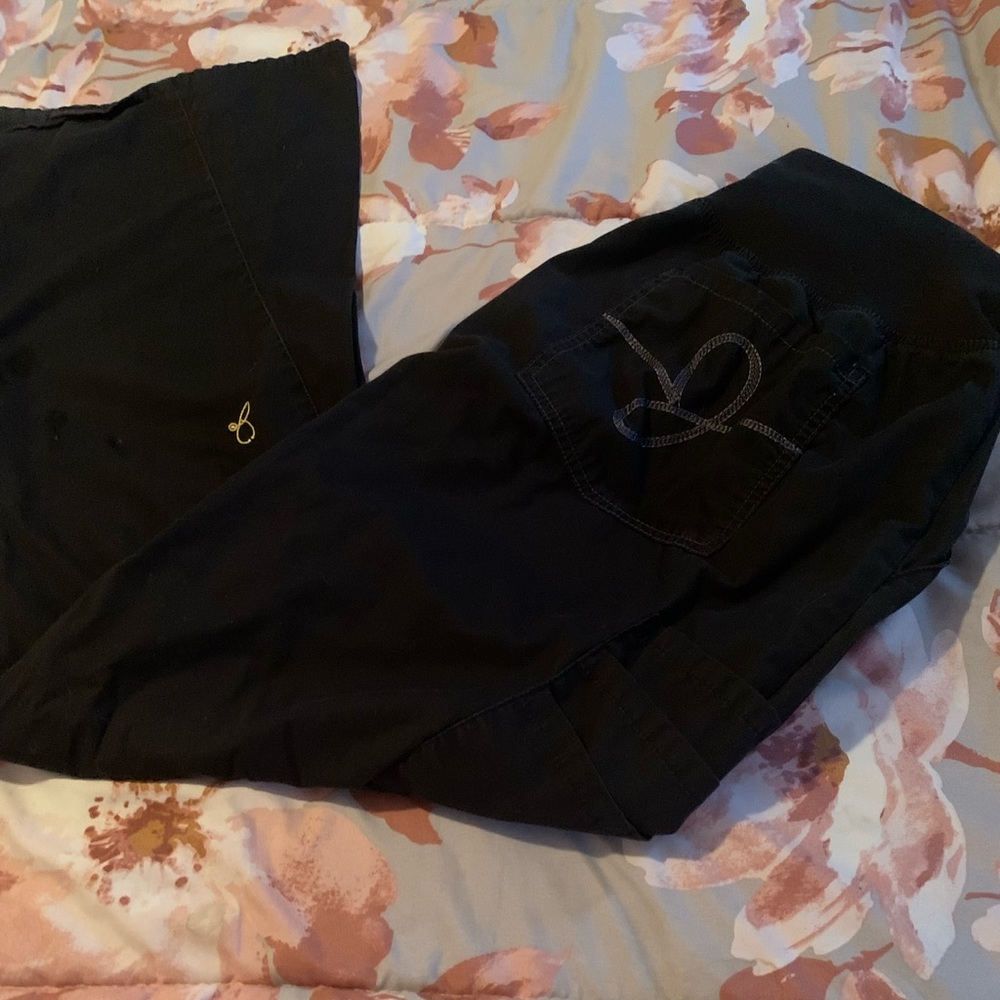1x black Jaanuu scrub pants